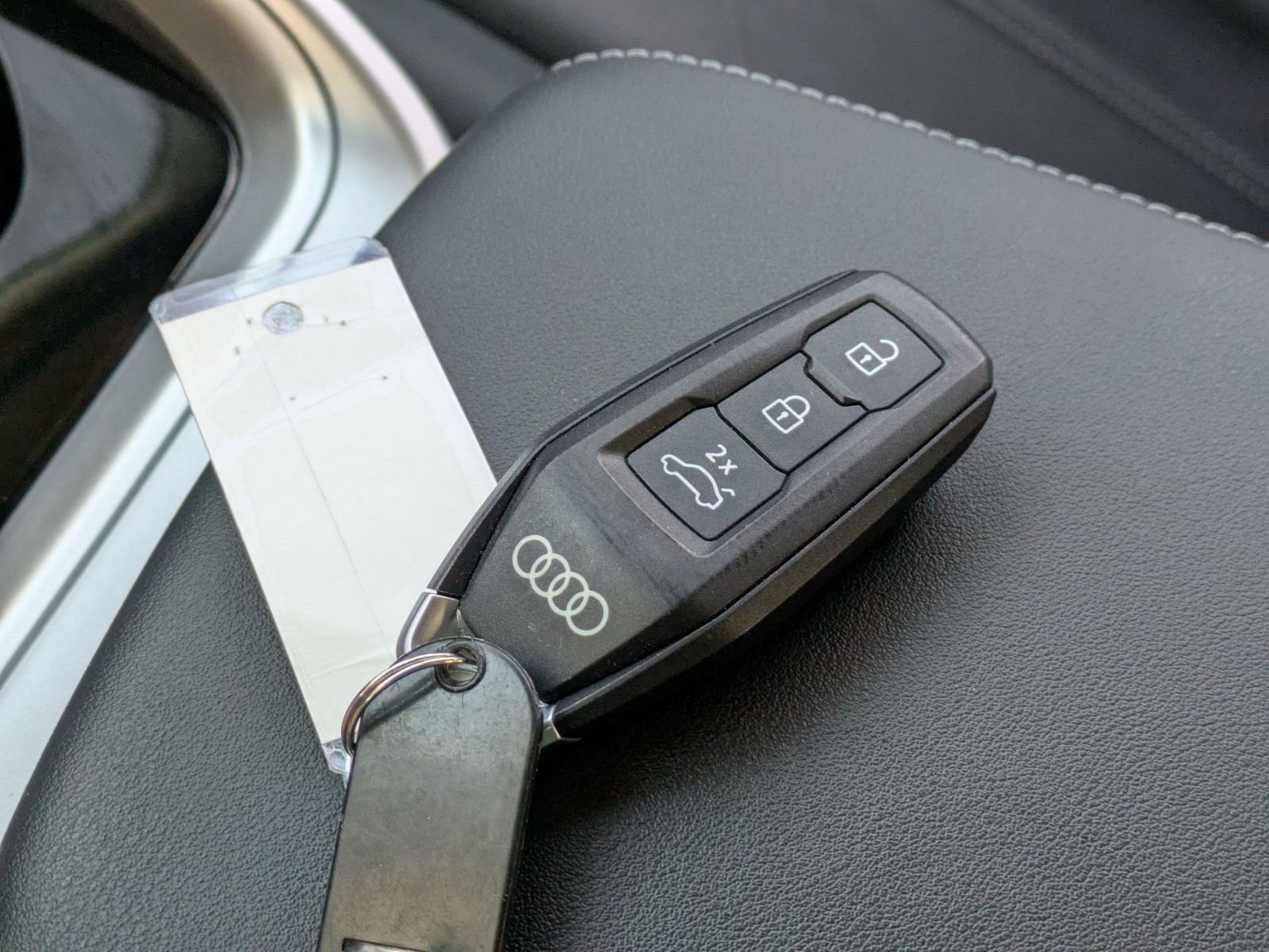 Used 2025 Audi Q5 Premium w/ Convenience Package image 32