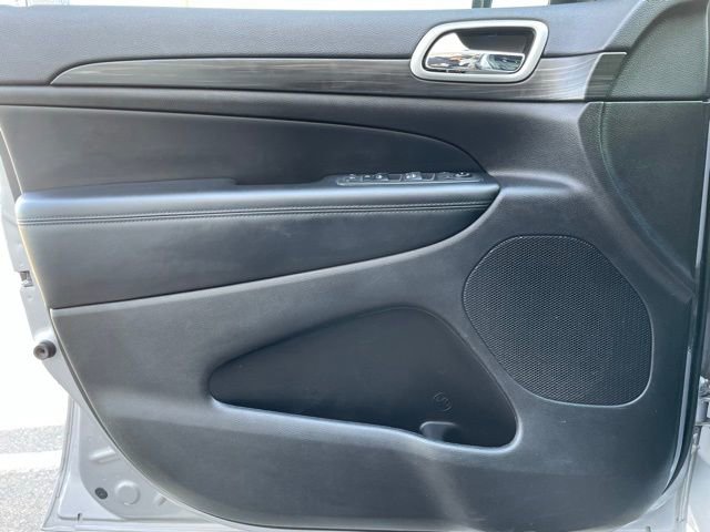 Used 2019 Jeep Grand Cherokee Altitude image 9