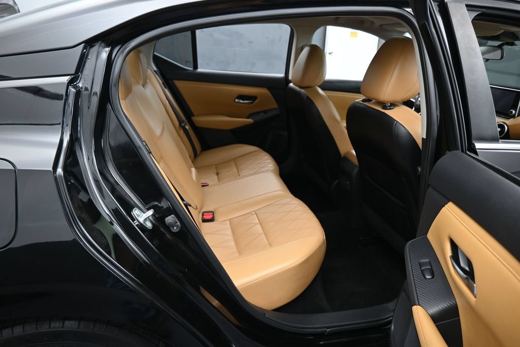 Used 2023 Nissan Sentra SV w/ SV Premium Package FWD image 35