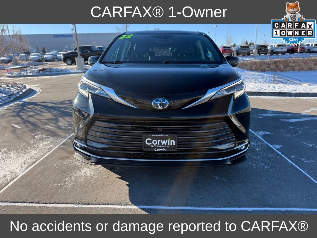 Used 2022 Toyota Sienna Platinum image 2