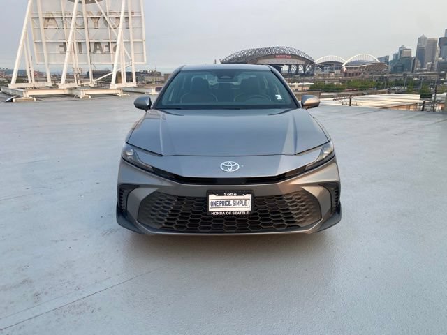 Used 2025 Toyota Camry SE FWD image 3