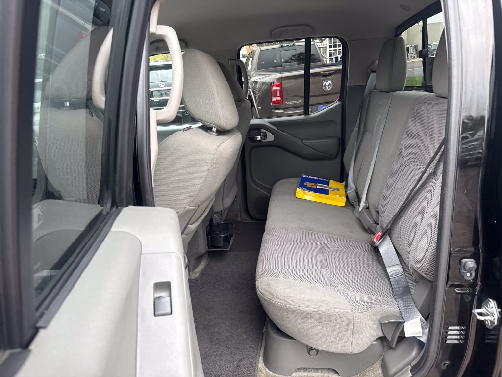 Used 2018 Nissan Frontier SV w/ Value Truck Package AWD/4WD image 19