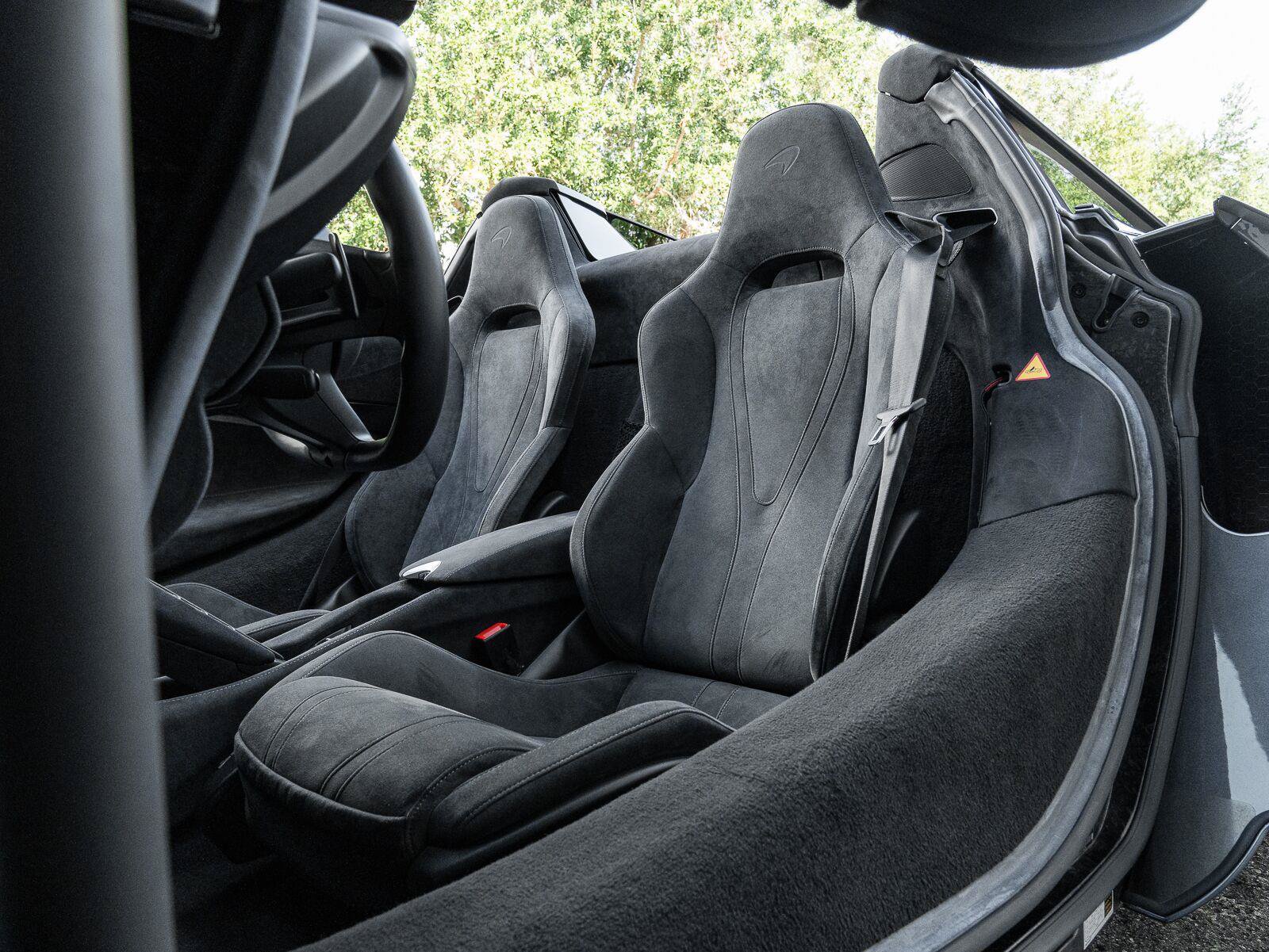 Used 2020 McLaren 720S Spider RWD image 4