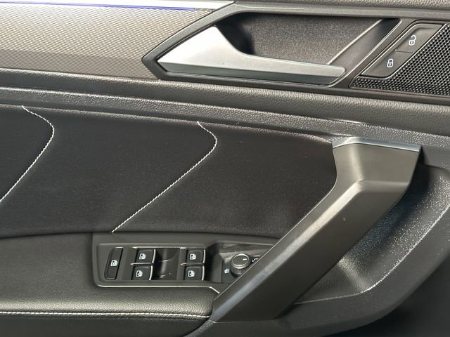 Used 2022 Volkswagen Tiguan SE R-Line image 14