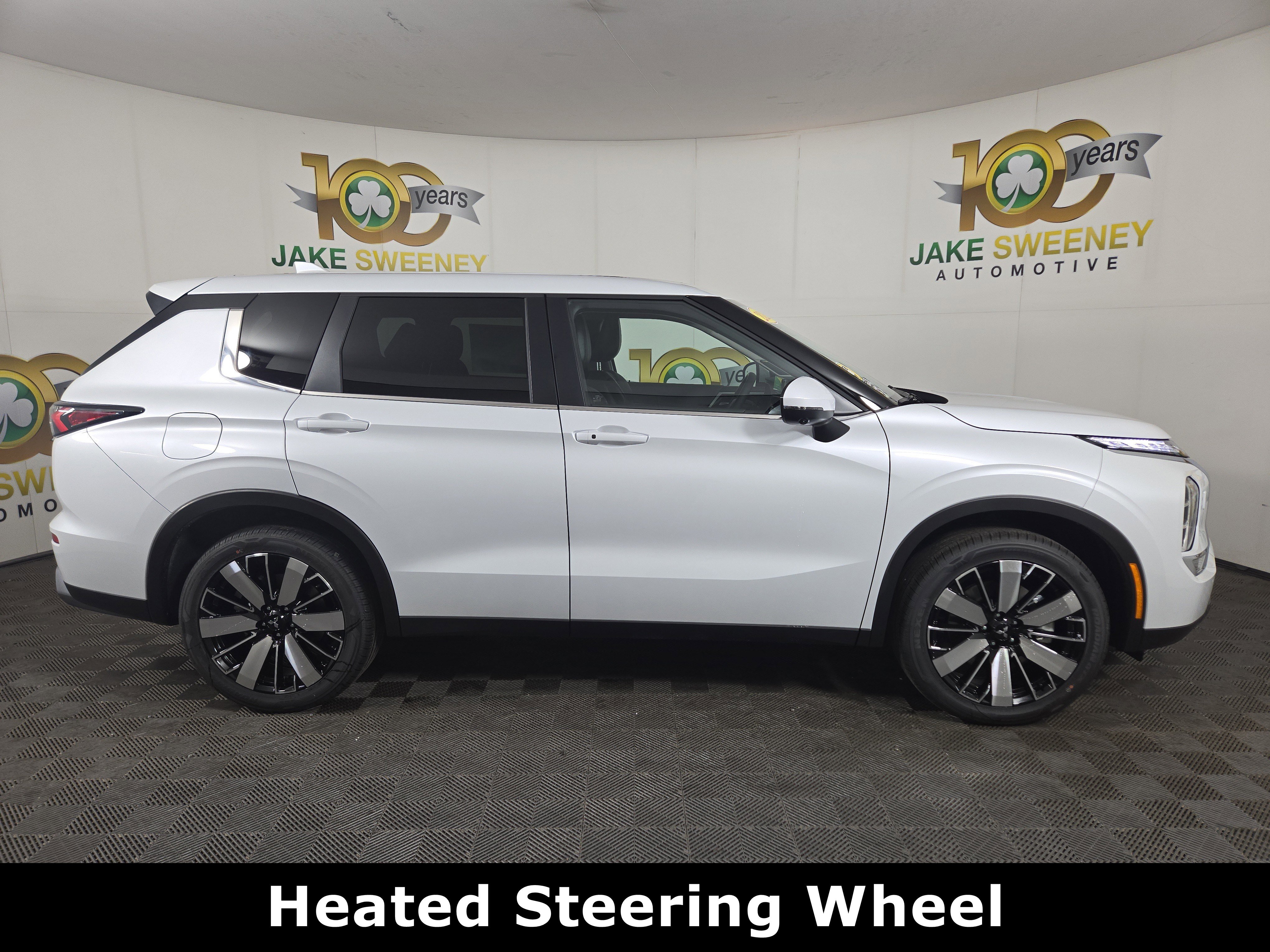 New 2026 Mitsubishi Outlander SE image 8