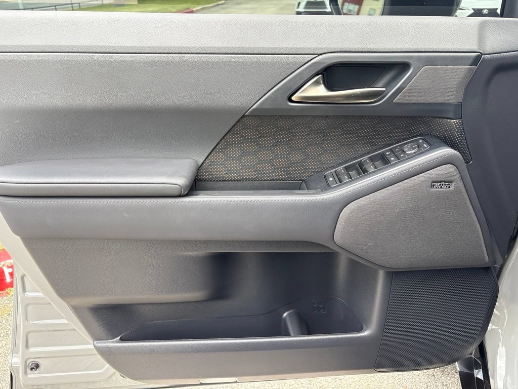 Used 2025 Lexus GX 550 w/ Accessory Package (Z1) AWD/4WD image 11