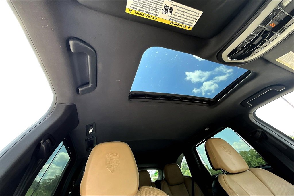 Used 2018 Porsche Cayenne Platinum Edition w/ Premium Package Plus image 20