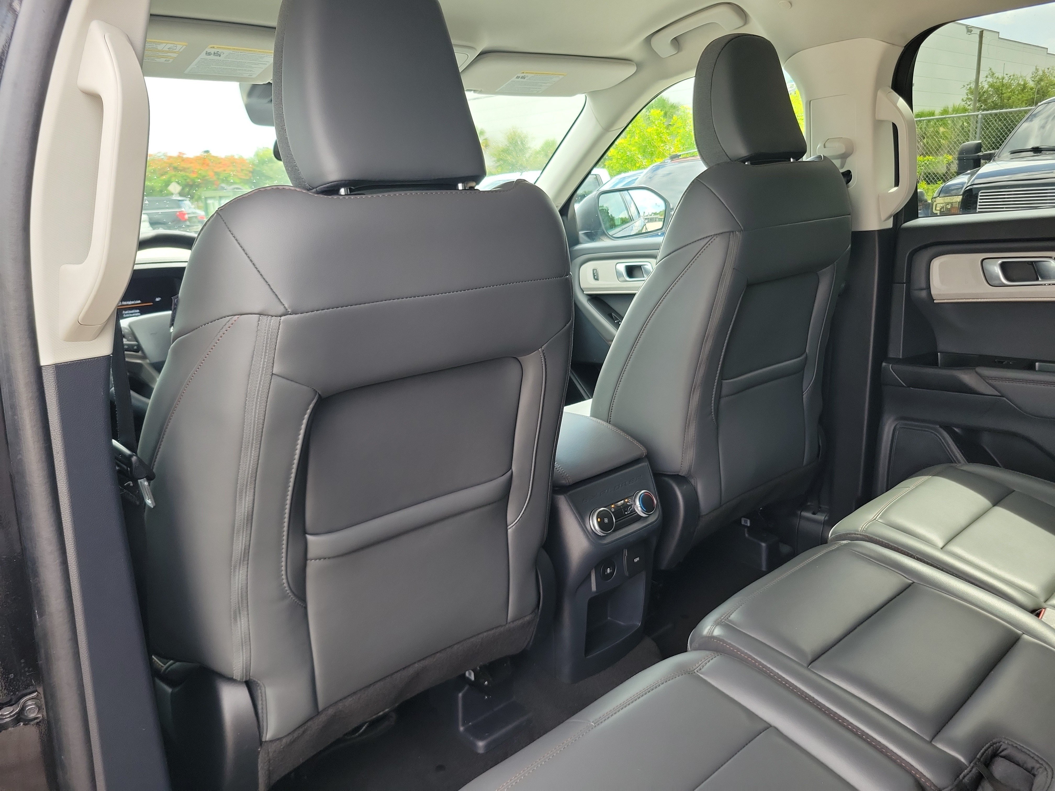 Used 2025 Ford Explorer Active w/ Active Comfort Package RWD image 14