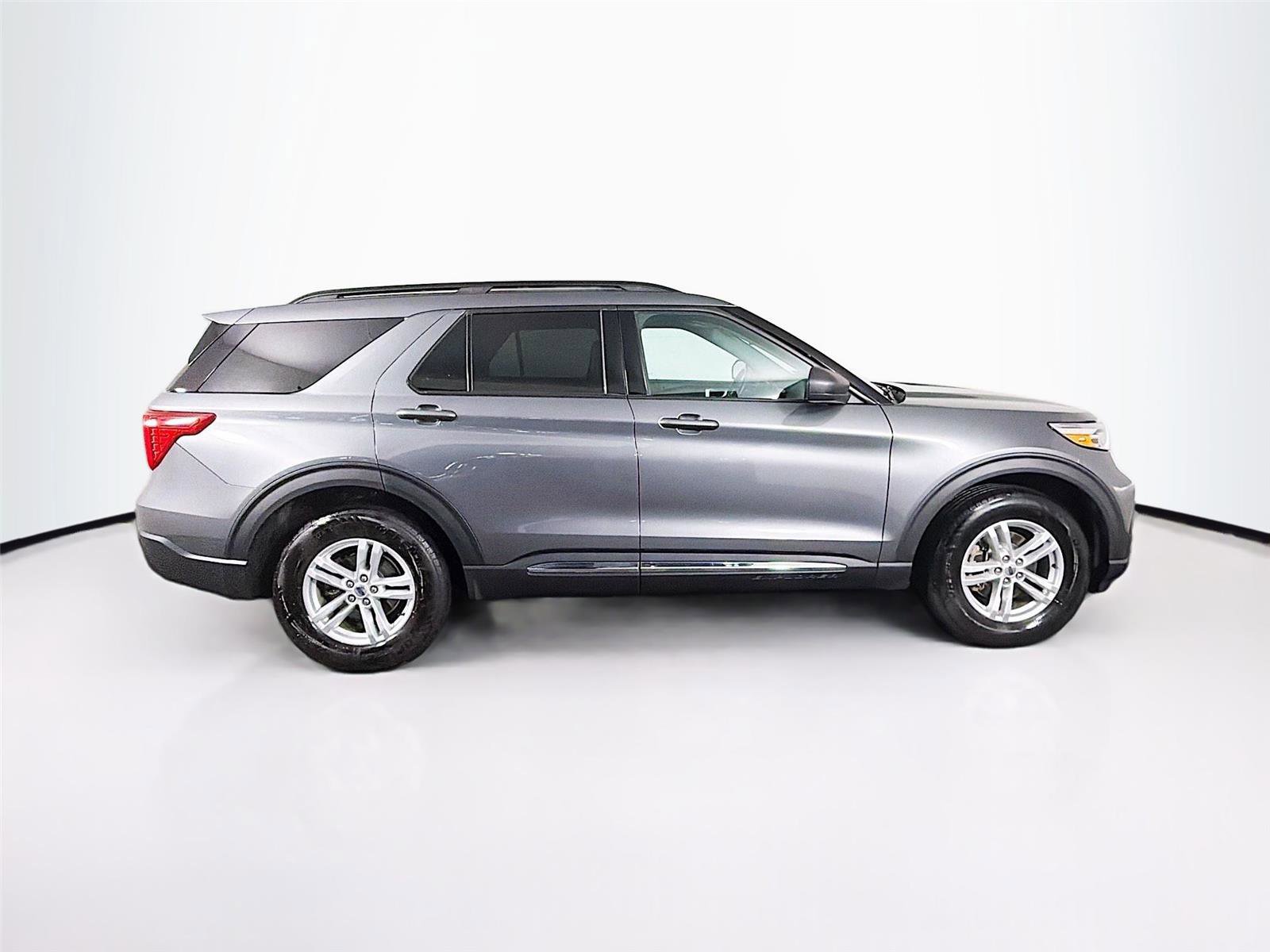 Used 2022 Ford Explorer XLT AWD/4WD image 8