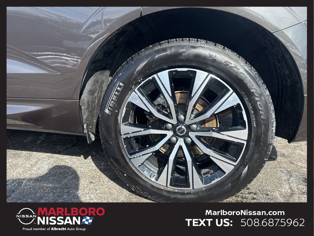 Used 2025 Volvo XC60 B5 Plus w/ Climate Package image 12