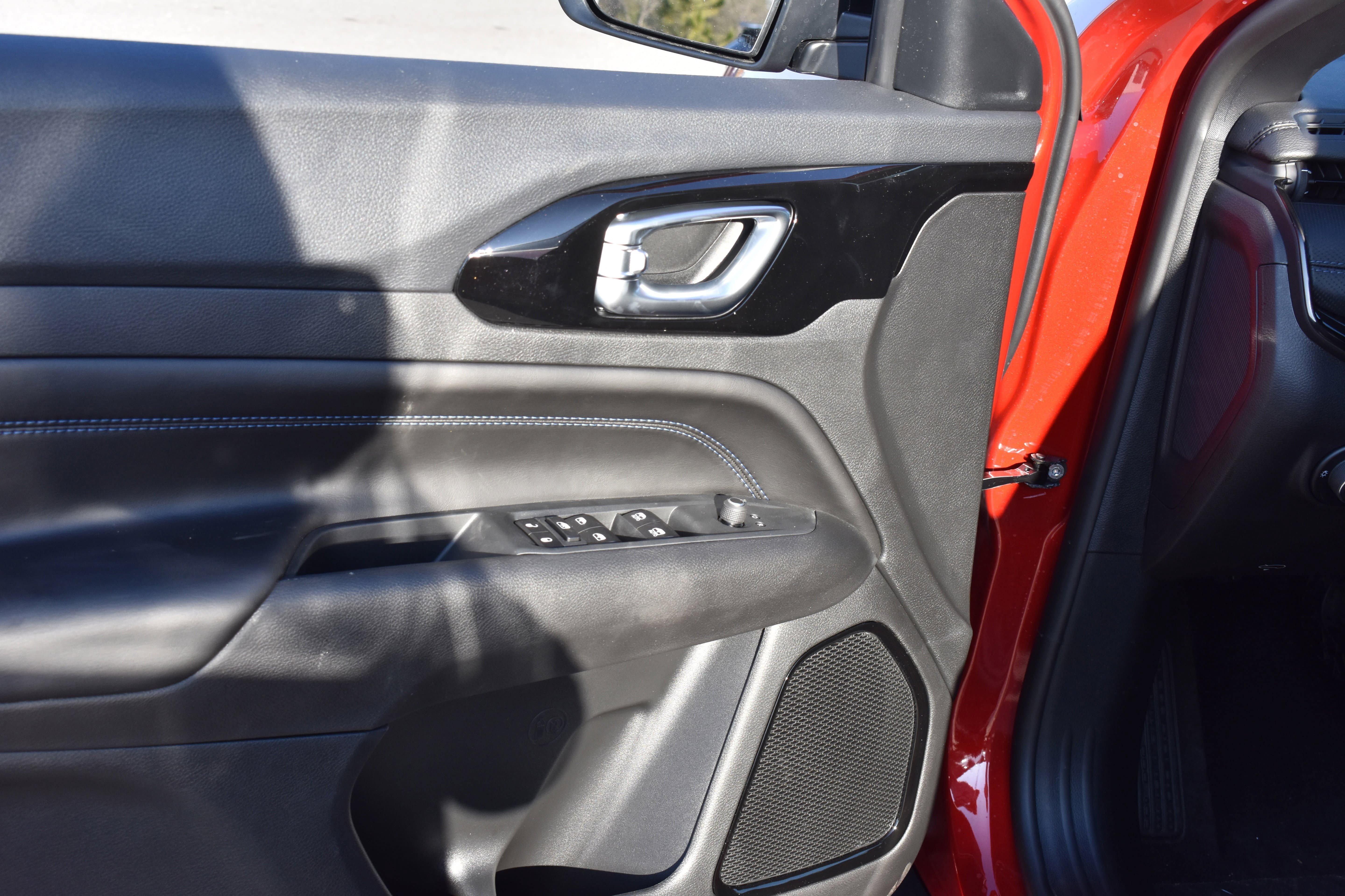 New 2026 Jeep Compass Latitude AWD/4WD image 25
