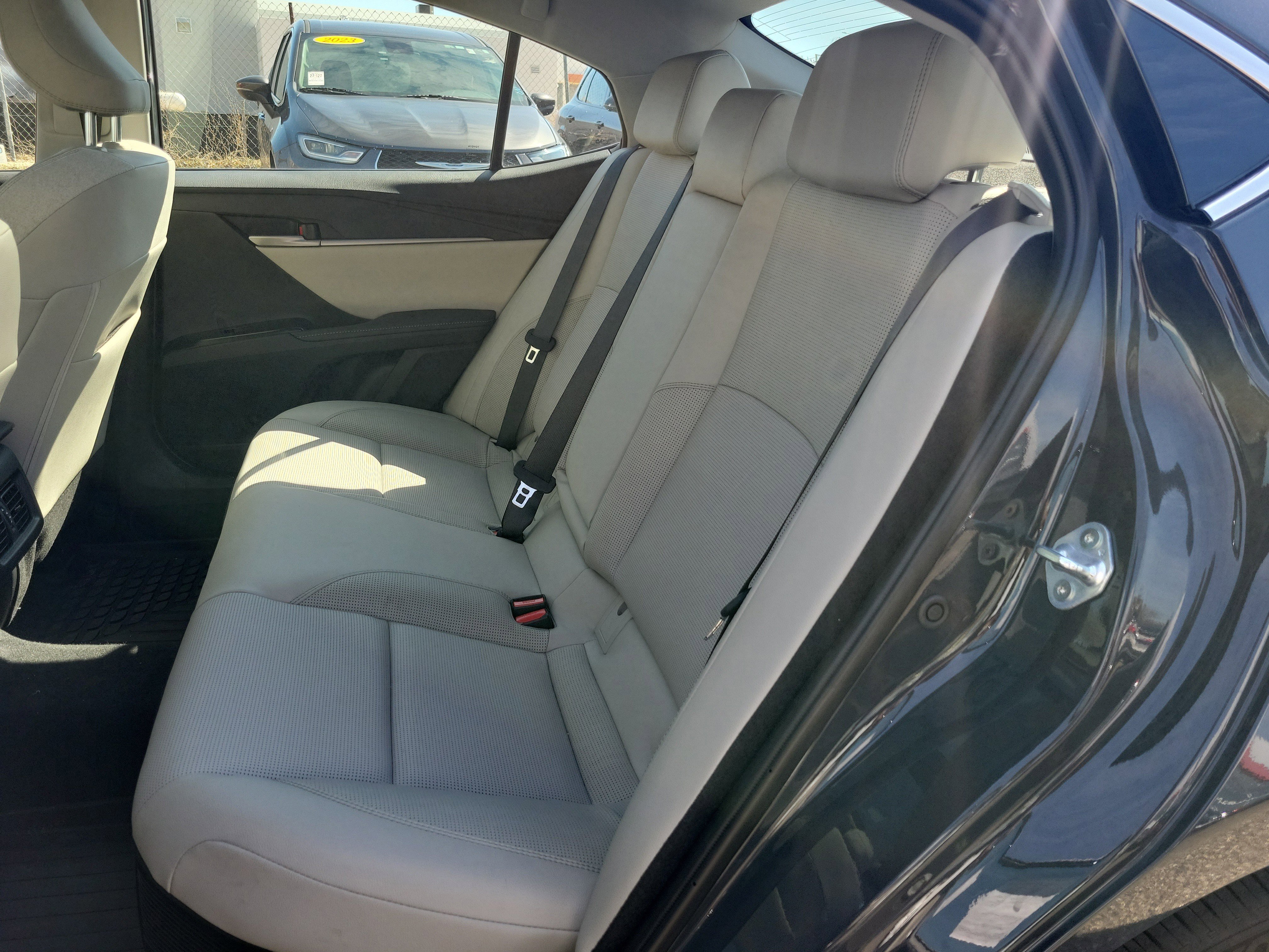 Used 2025 Toyota Camry XLE w/ Premium Plus Package image 7