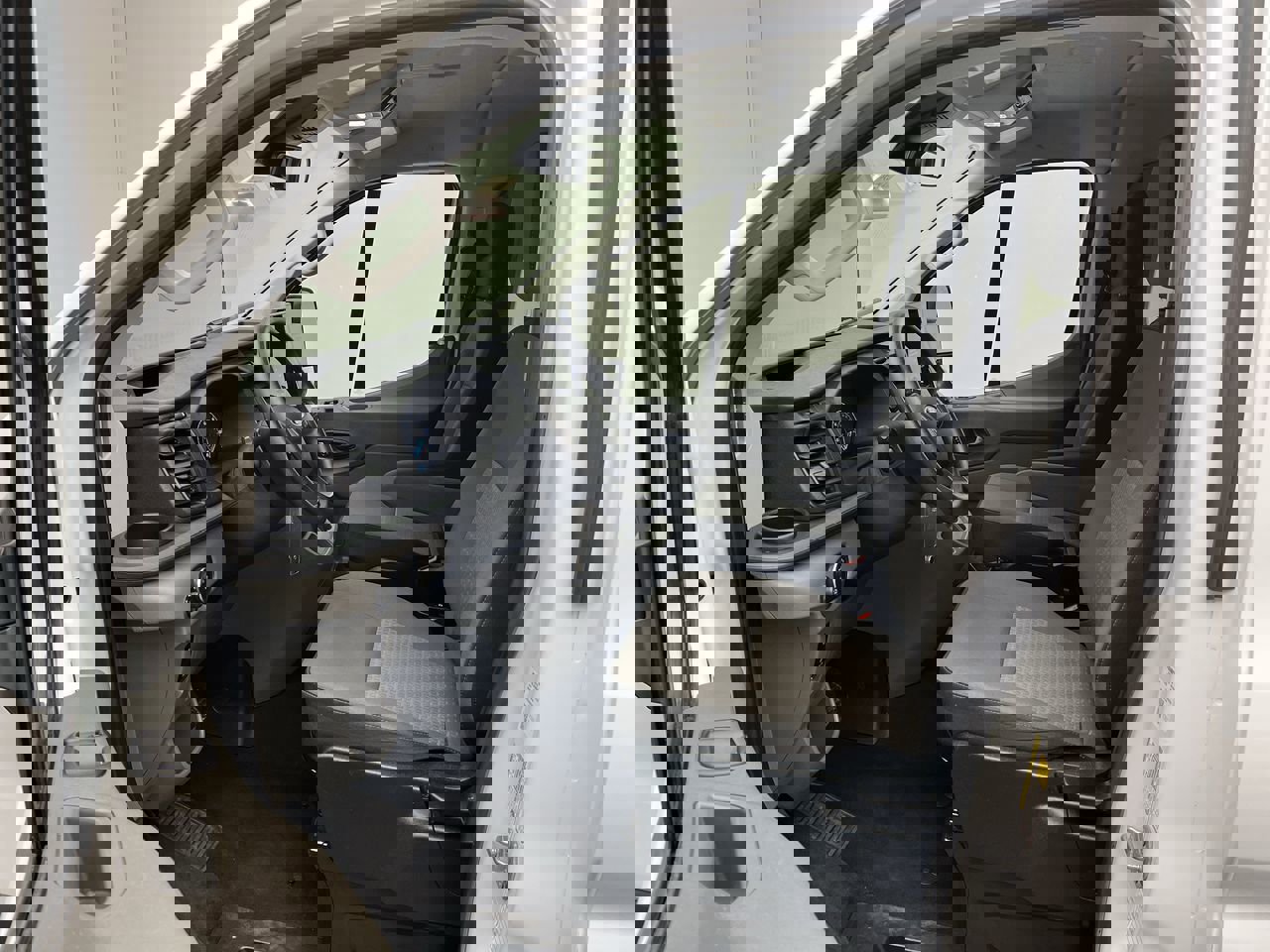 Used 2023 Ford Transit 350 XLT image 3