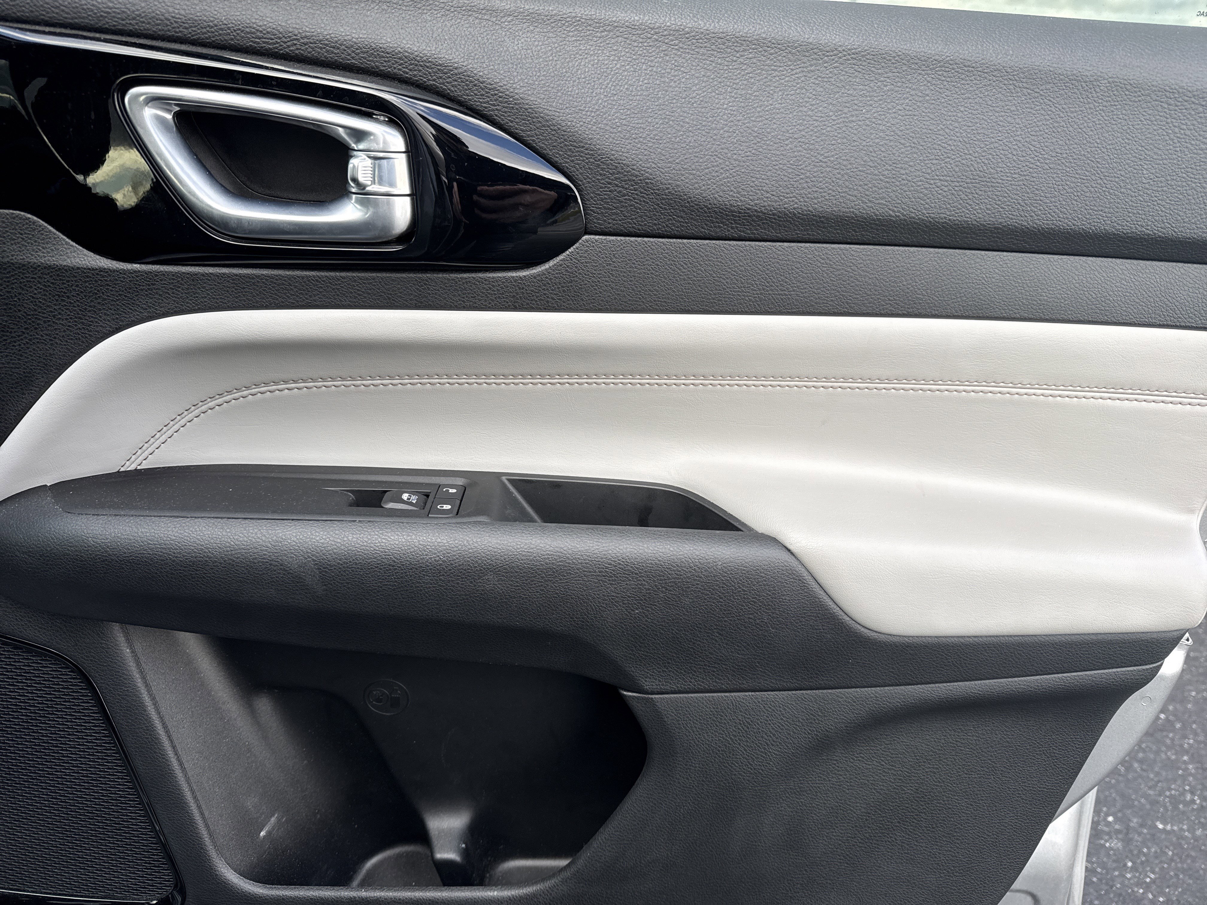 Certified 2022 Jeep Compass Limited w/ Sun and Sound Group image 14