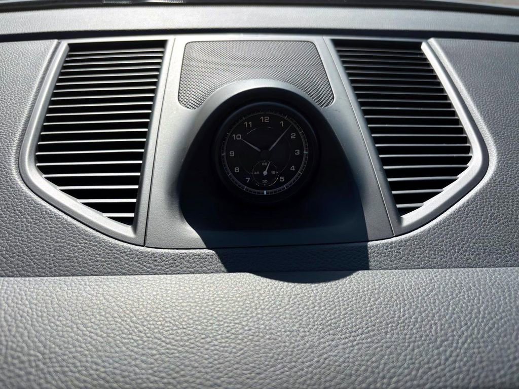 Certified 2025 Porsche Macan image 36