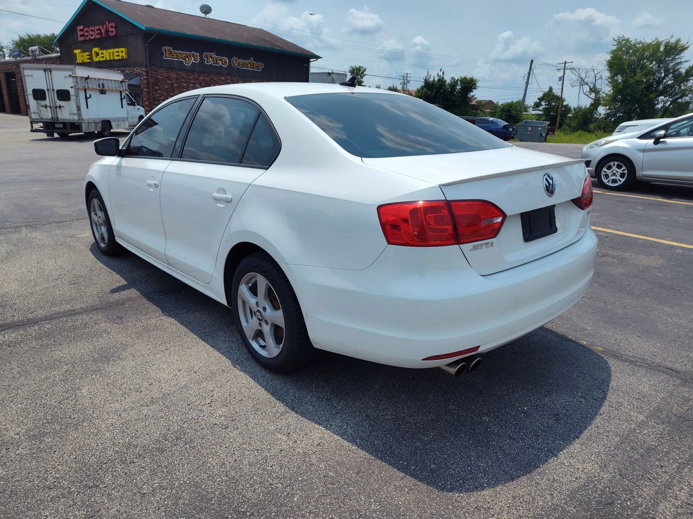 Used 2011 Volkswagen Jetta TDI FWD image 3