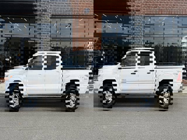 Used 2009 Toyota Tacoma 4x4 Double Cab w/ TRD Off-Road Pkg image 3