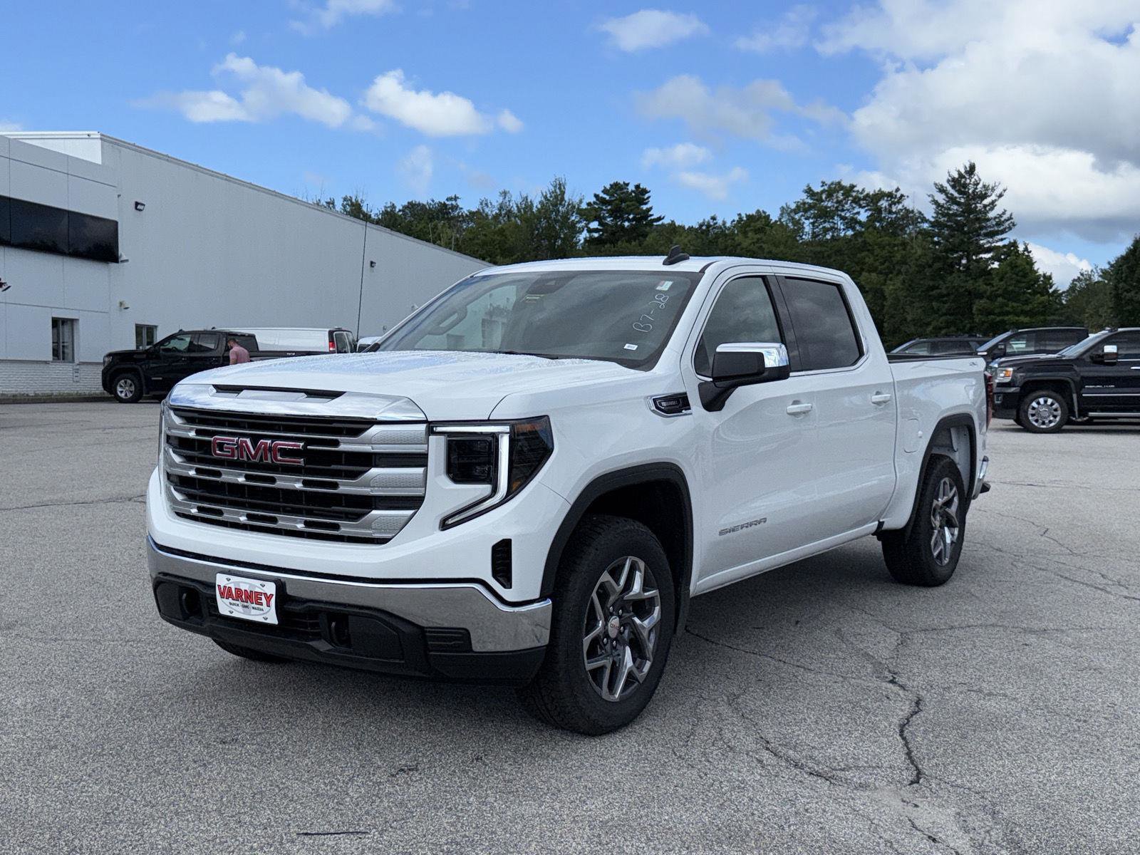 New 2025 GMC Sierra 1500 SLE