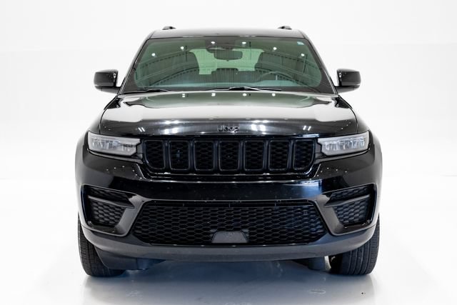 Used 2024 Jeep Grand Cherokee Altitude AWD/4WD image 4