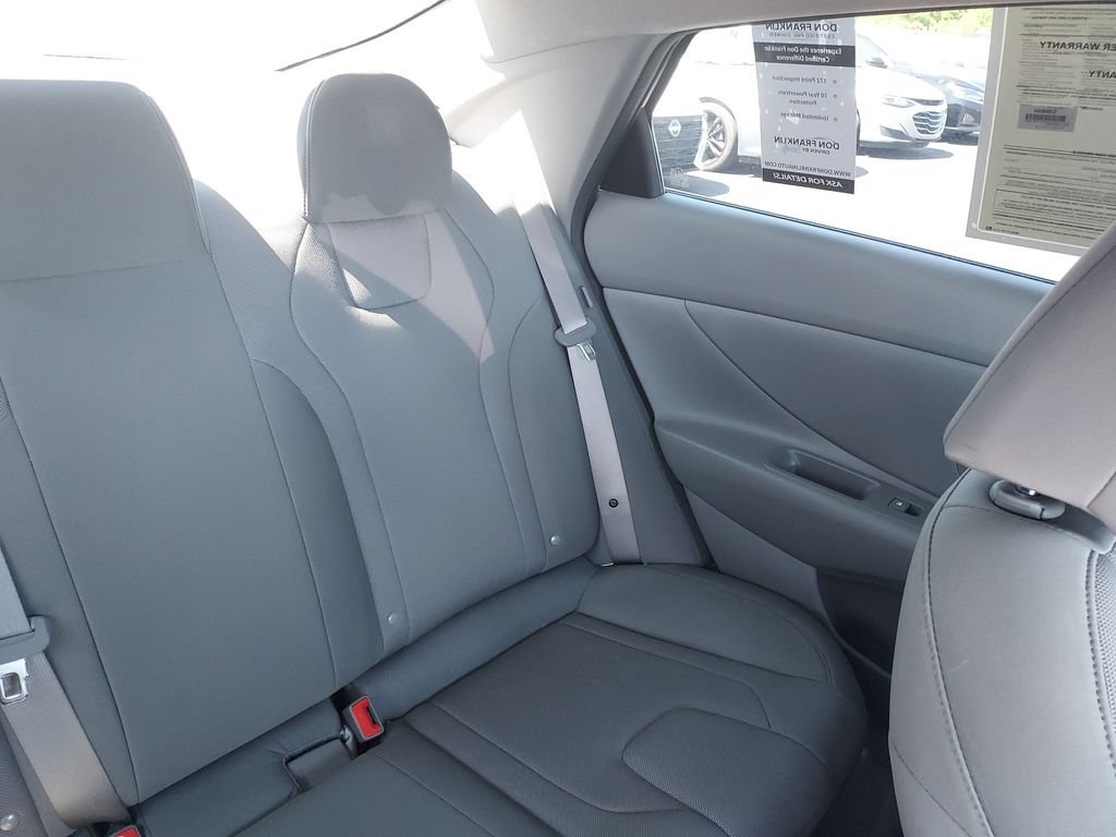 Used 2025 Hyundai Elantra SE FWD image 14