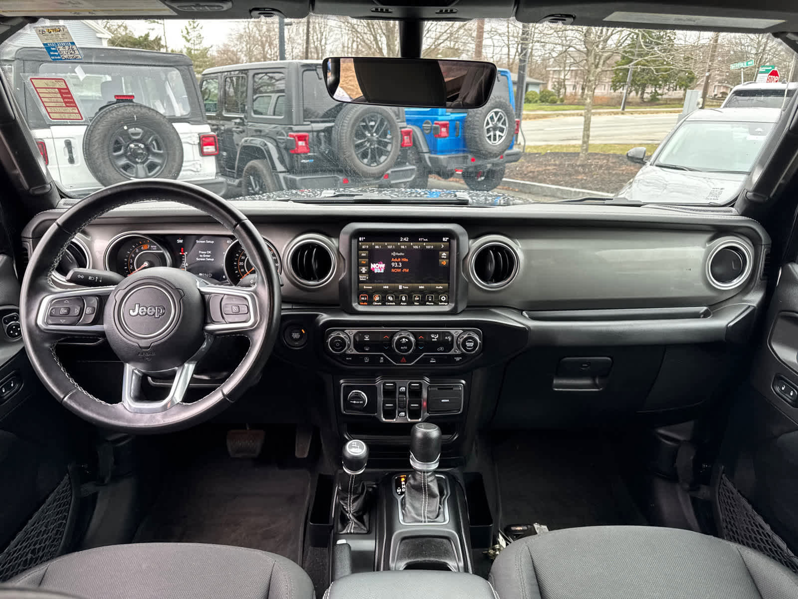 Used 2022 Jeep Wrangler Unlimited Sahara AWD/4WD image 28