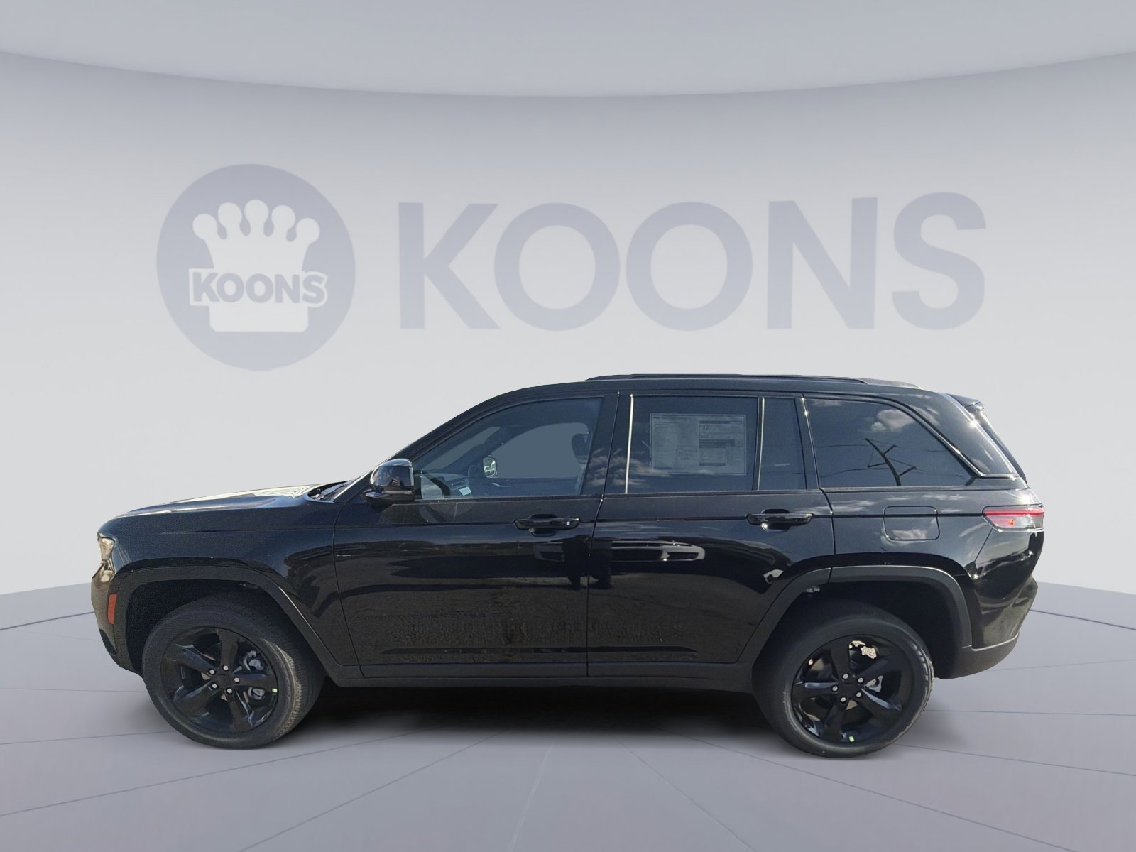 New 2025 Jeep Grand Cherokee Laredo image 2