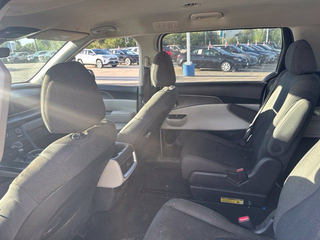 Used 2024 Kia Carnival LX FWD image 12