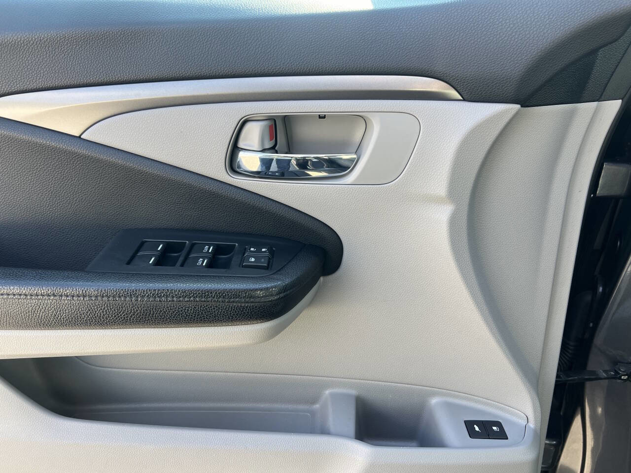 Used 2017 Honda Pilot EX-L image 11