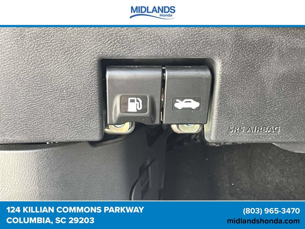 Used 2025 Nissan Versa SV FWD image 17