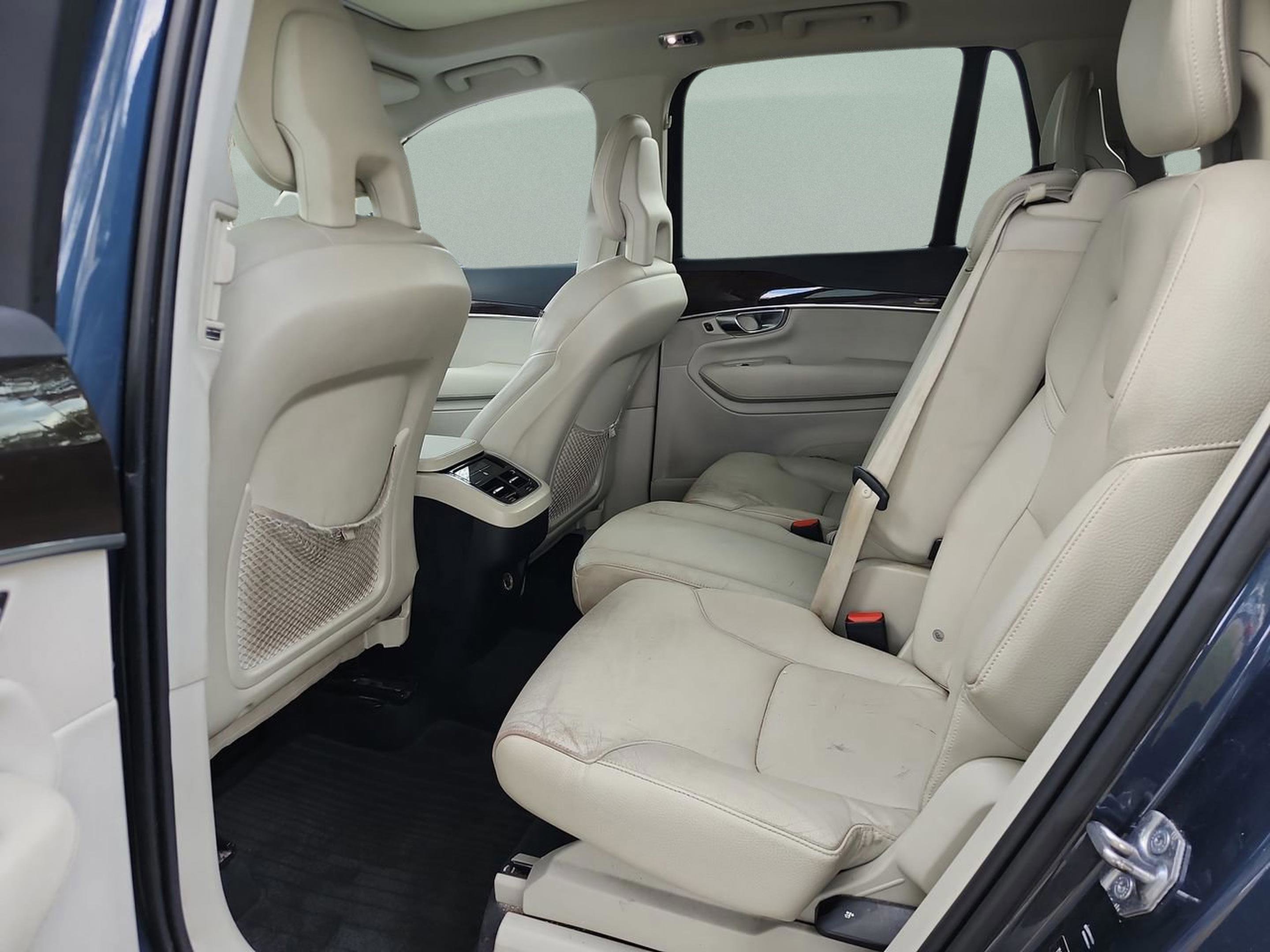 Used 2018 Volvo XC90 T5 Momentum w/ Convenience Package image 15