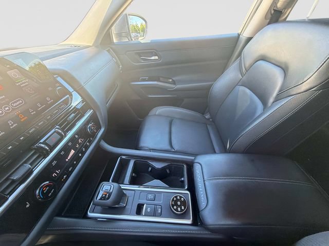Used 2023 Nissan Pathfinder SL AWD/4WD image 30