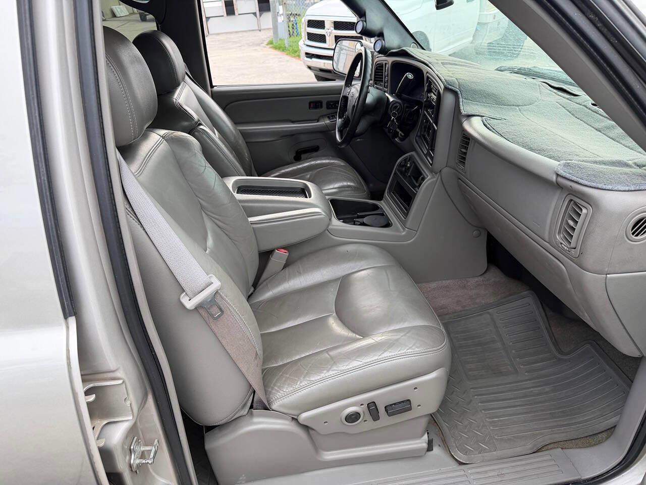 Used 2005 Chevrolet Silverado 3500 LT w/ Heavy-Duty Power Package AWD/4WD image 3