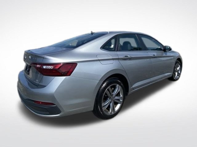 Used 2024 Volkswagen Jetta SE FWD image 8
