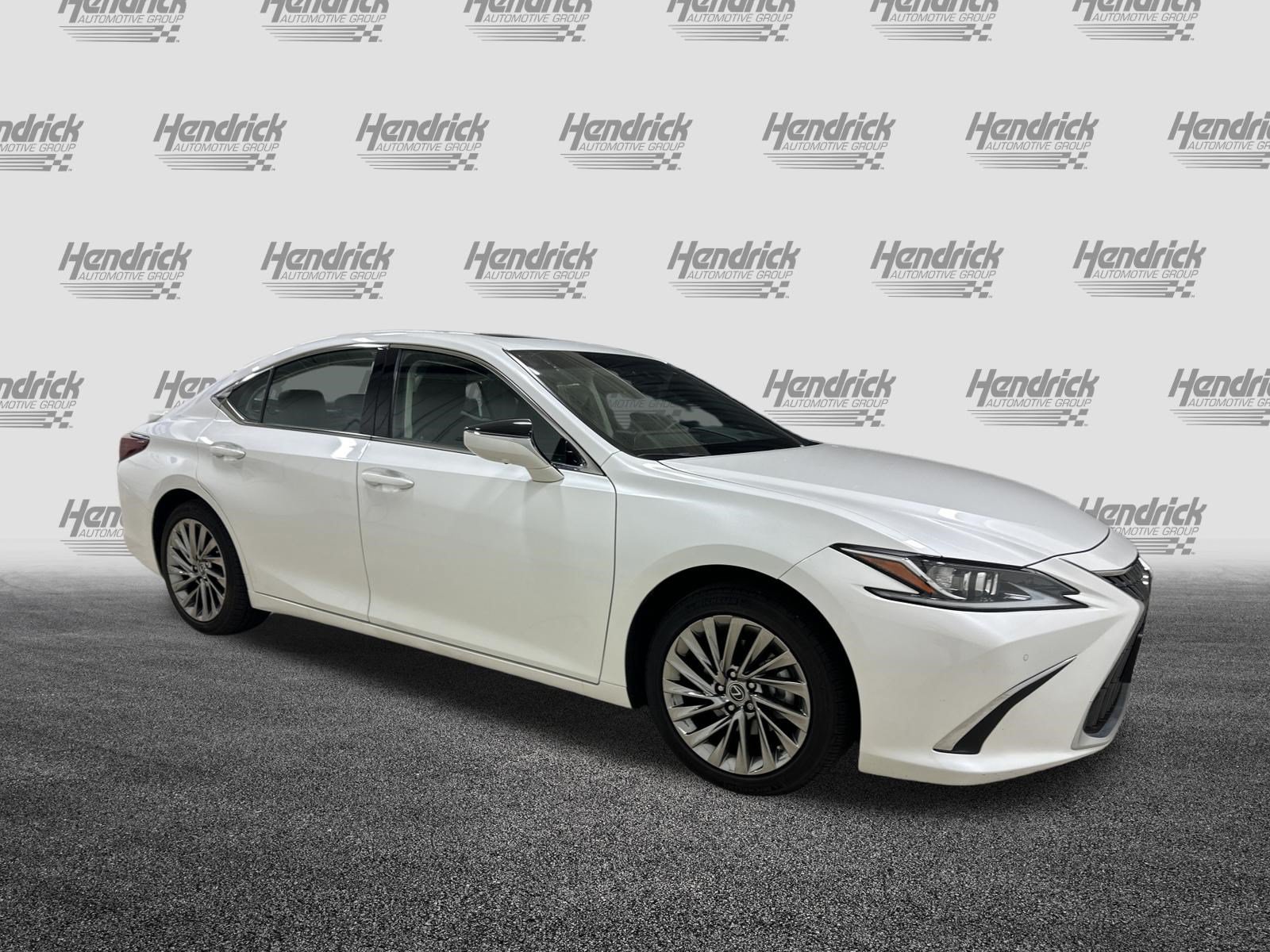 Certified 2025 Lexus ES 300h w/ Technology Package FWD image 2