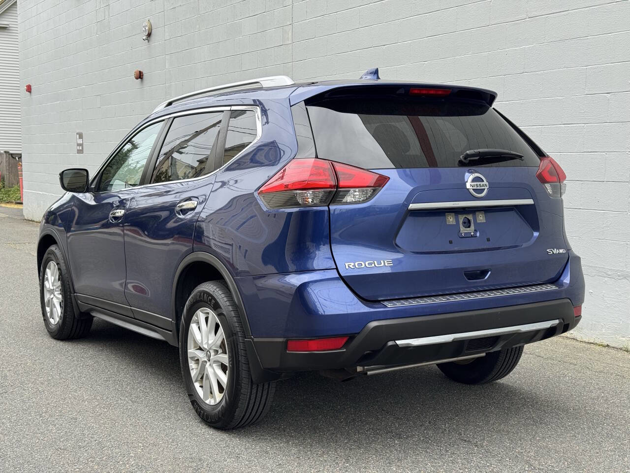 Used 2017 Nissan Rogue SV image 4