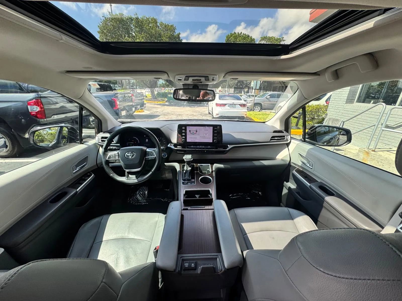 Used 2021 Toyota Sienna XLE FWD image 10
