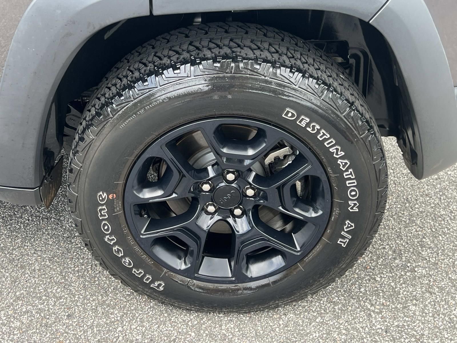 Used 2022 Jeep Cherokee Latitude AWD/4WD image 19