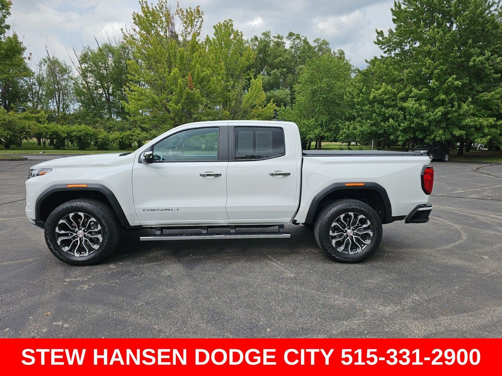 Used 2025 GMC Canyon Denali AWD/4WD image 1