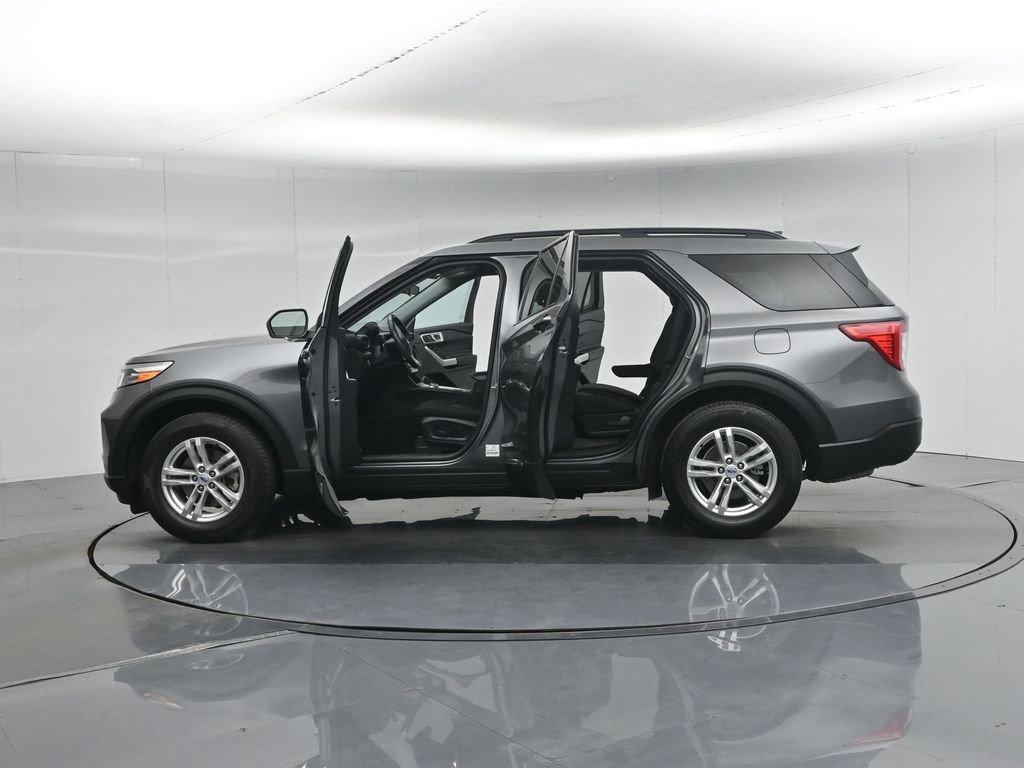 Used 2023 Ford Explorer XLT image 5