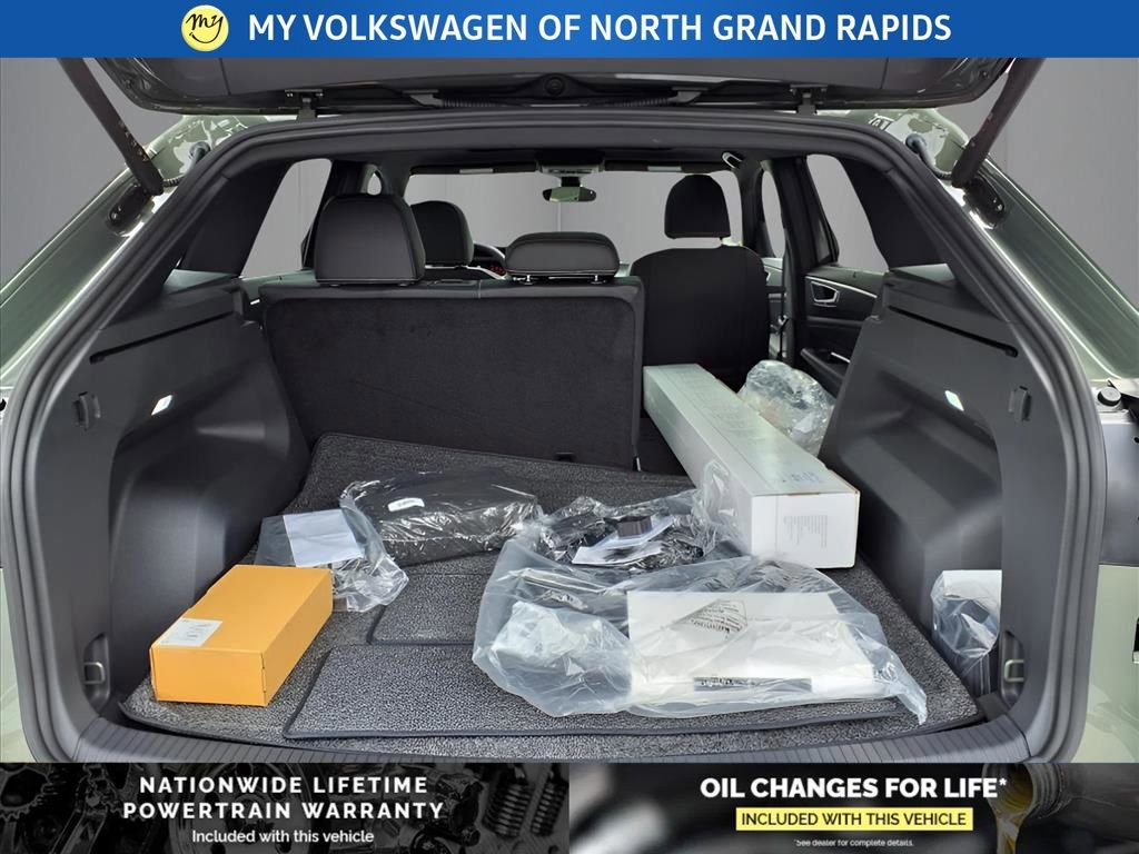 New 2026 Volkswagen Atlas Cross Sport SEL R-Line image 17