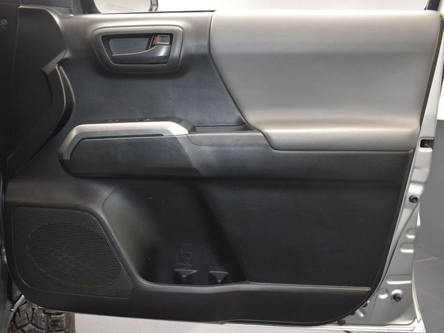 Used 2022 Toyota Tacoma SR5 w/ Technology Package image 13