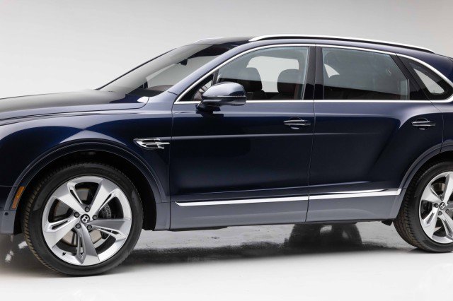 Used 2019 Bentley Bentayga image 33