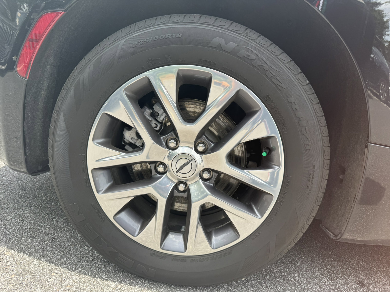 Used 2024 Chrysler Pacifica Pinnacle FWD image 22