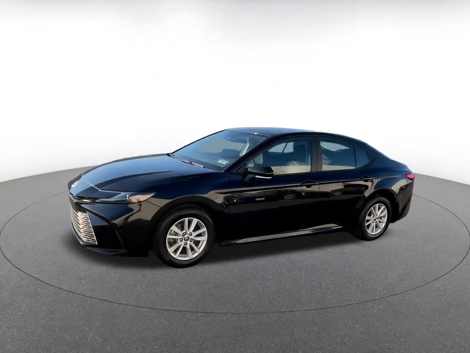 Used 2025 Toyota Camry LE image 8