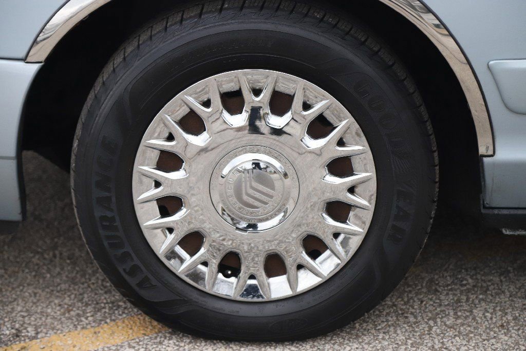 Used 2004 Mercury Grand Marquis GS image 37