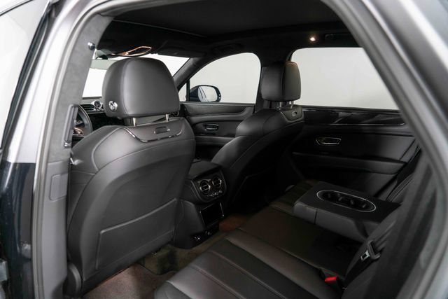Used 2022 Bentley Bentayga AWD/4WD image 16