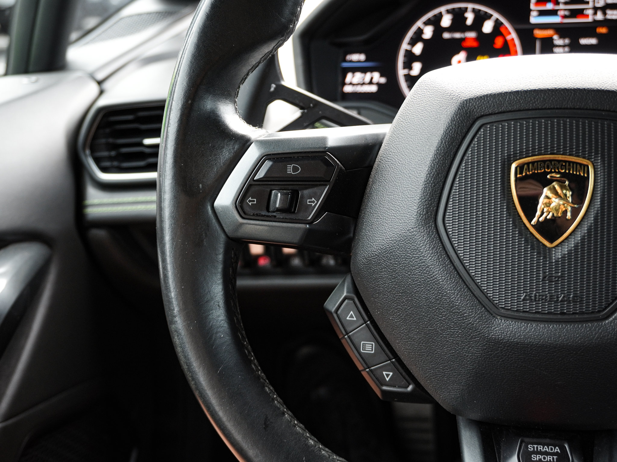 Used 2015 Lamborghini Huracan LP 610-4 AWD/4WD image 23