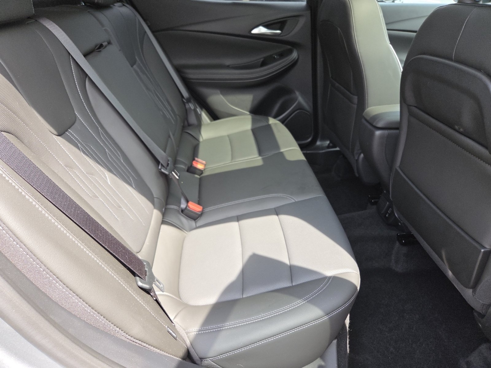 Used 2024 Buick Encore GX Avenir w/ Avenir Technology Package AWD/4WD image 27