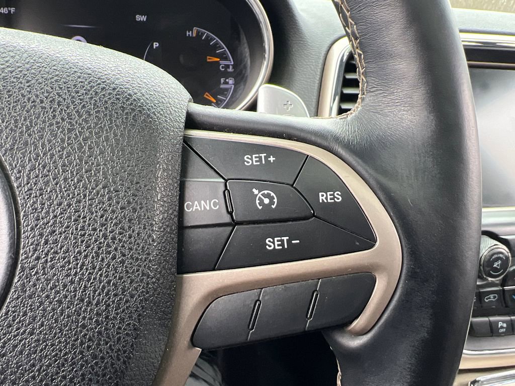 Used 2017 Jeep Grand Cherokee Limited w/ Luxury Group II image 17