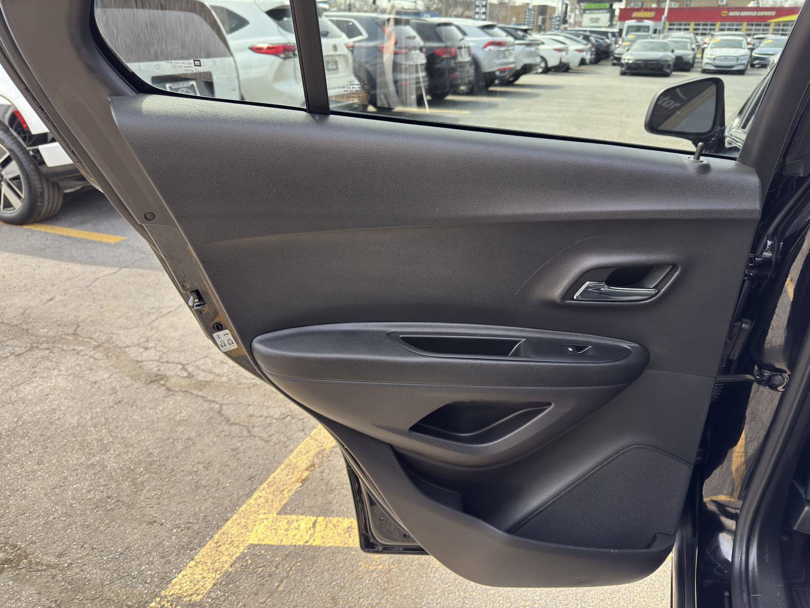 Used 2019 Chevrolet Trax LT w/ LT Convenience Package AWD/4WD image 22